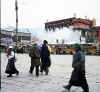 Tibet_LhasaJokhang_2.jpg (101496 bytes)