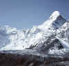 Khumbu.Eastof AmaiDablam.jpg (48928 bytes)