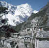 Khumbu.Thame1.jpg (76344 bytes)