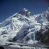 Khumbu.ChomoLungma1.jpg (59161 bytes)
