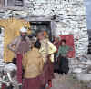 Khumbu.Thame2.jpg (79110 bytes)